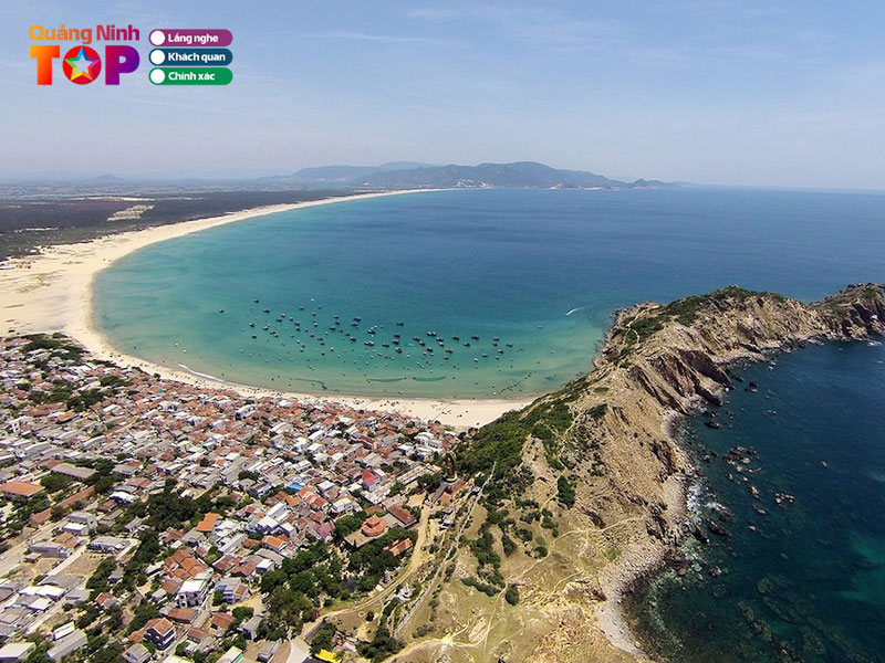Bai-bien-quan-lan-dia-diem-hut-hon-nhieu-du-khach-quangninhtoplist