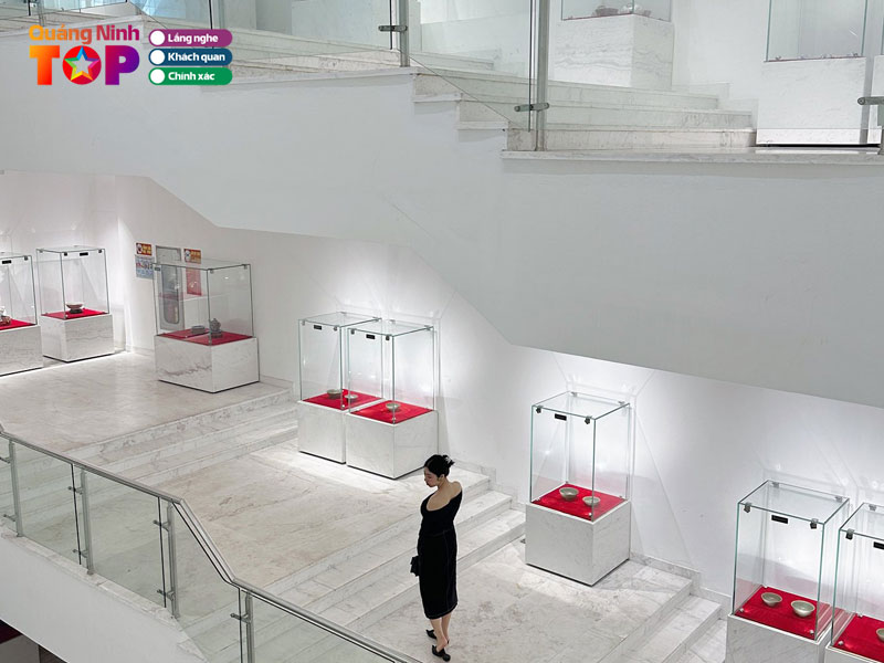 Gio-mo-cua-va-gia-ve-tham-quan-bao-tang-quang-ninh-quangninhtoplist