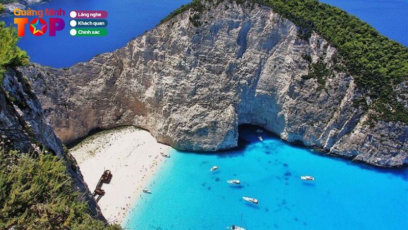 Bien-hai-ha-thien-duong-hoang-so-cho-nguoi-me-du-lich-nghi-duong-quangninhtoplist