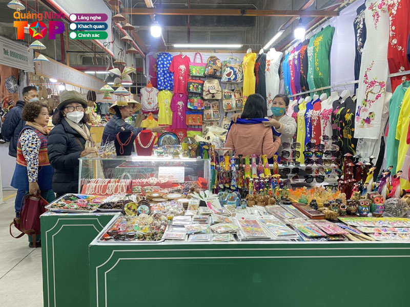 Cho-dem-ha-long-bazaar-quangninhtoplist