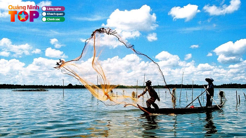 Lang-chai-cua-van-ve-dep-binh-yen-giua-long-vinh-ha-long-quangninhtoplist