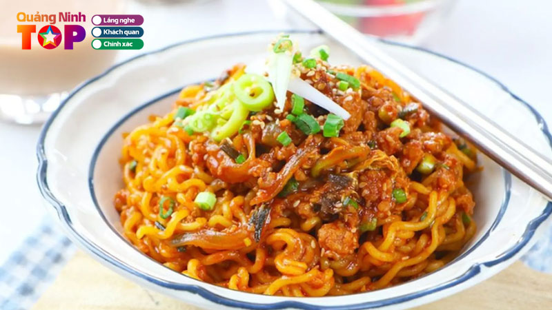 Top-5-dia-chi-ban-mi-tron-tai-quang-ninh-ngon-re-dong-khach-quangninhtoplist