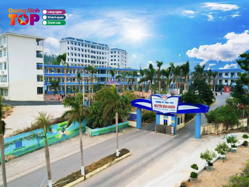 Truong-nguyen-binh-khiem-quangninhtoplist